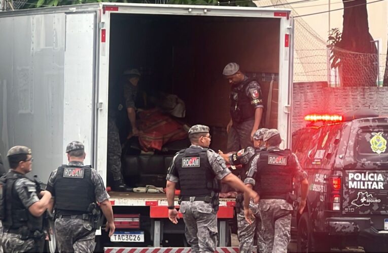 Policiais Militares são presos em flagrante com três toneladas de drogas desembarcando de balsa em Manaus