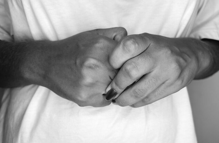 Câmara aprova lei que tipifica ‘homicídio vicário’ e endurece penas para crimes contra filhos visando a mãe
