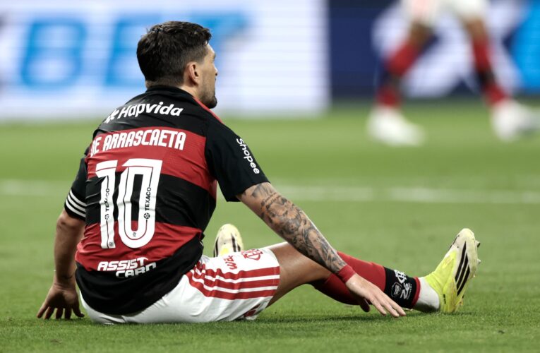 Análise: Flamengo empata com Corinthians após erro capital e expulsão, mas mantém invencibilidade na gestão Jardim