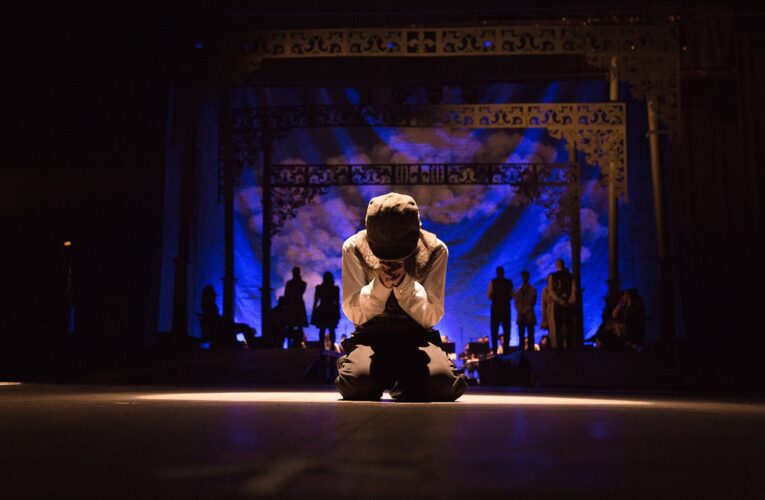 Musical celebra legado de Chico Xavier no Teatro Nacional de Brasília