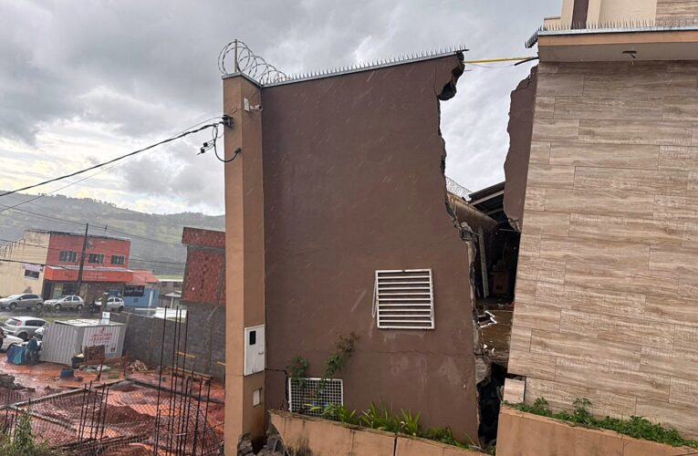Estrutura Cede em Varginha: Casa Desaba Parcialmente Após Alerta de Moradores e Suspeita em Obra Vizinha
