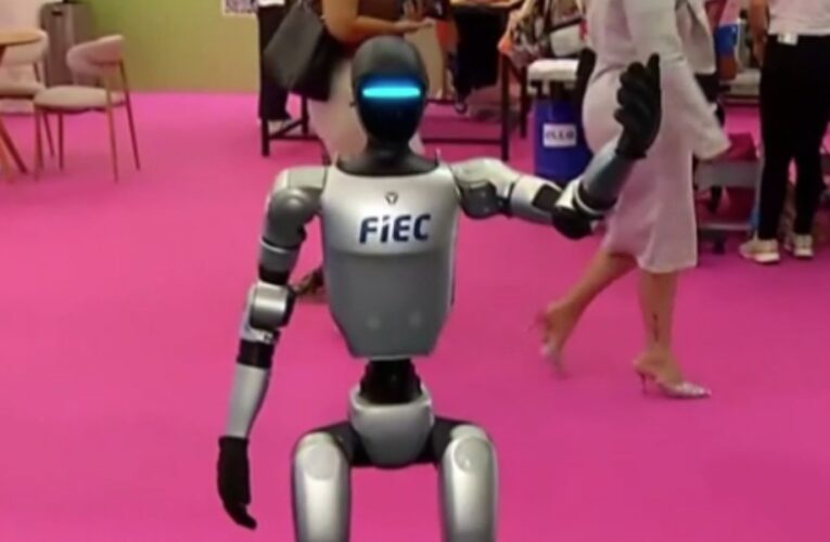Robô Humanoide que Fala ‘Cearencês’ Vira Sensação e Aponta Futuro da Indústria no Ceará