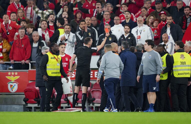 José Mourinho recebe suspensão de um jogo e mais 11 dias após clássico tenso entre Benfica e Porto