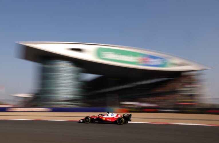 GP da China: George Russell Garante a Pole para a Corrida Sprint, Marcando Retorno da F1 a Xangai