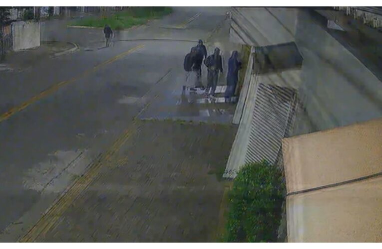 Sequestro-relâmpago em Guarulhos: Mulher é mantida refém, obrigada a fazer transferências e abandonada na Zona Norte de SP; dois suspeitos são detidos