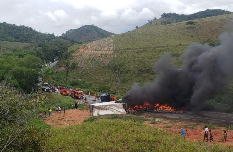 Colisão grave entre duas carretas na BR-101 em Joaquim Gomes deixa três feridos e interdita rodovia